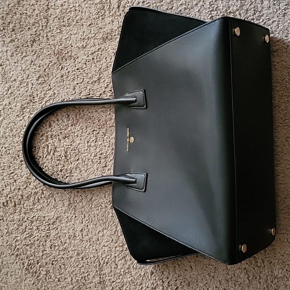 Avril Extra-Large Leather Top-Zip Tote Bag